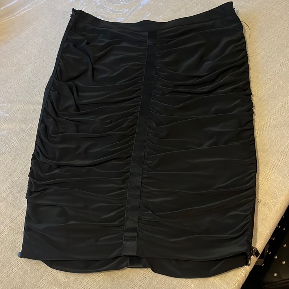 Never Worn Ruched Black Cache Skirt Size 2